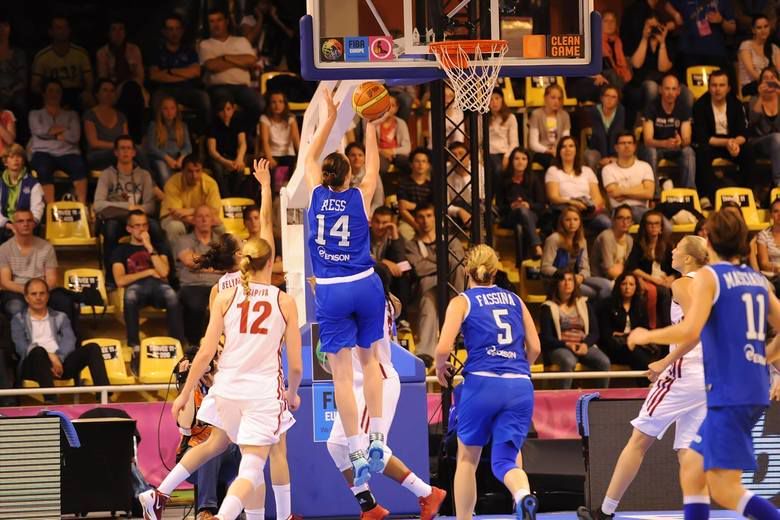 basket-femminile-azione-di-gioco