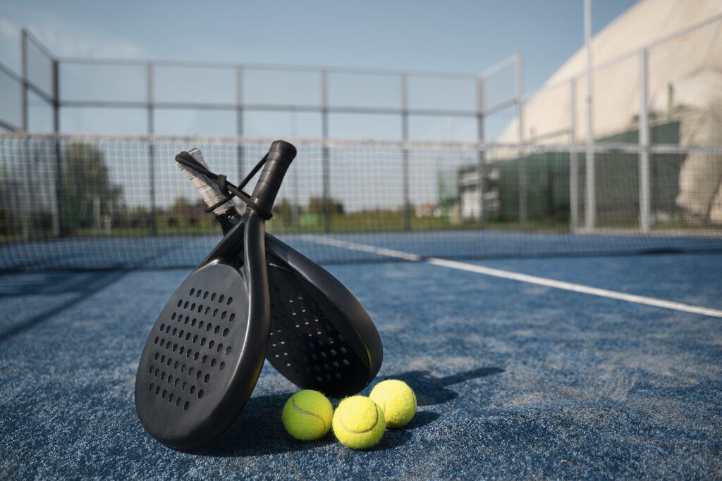 tennis-paddles-balls-arrangement_low